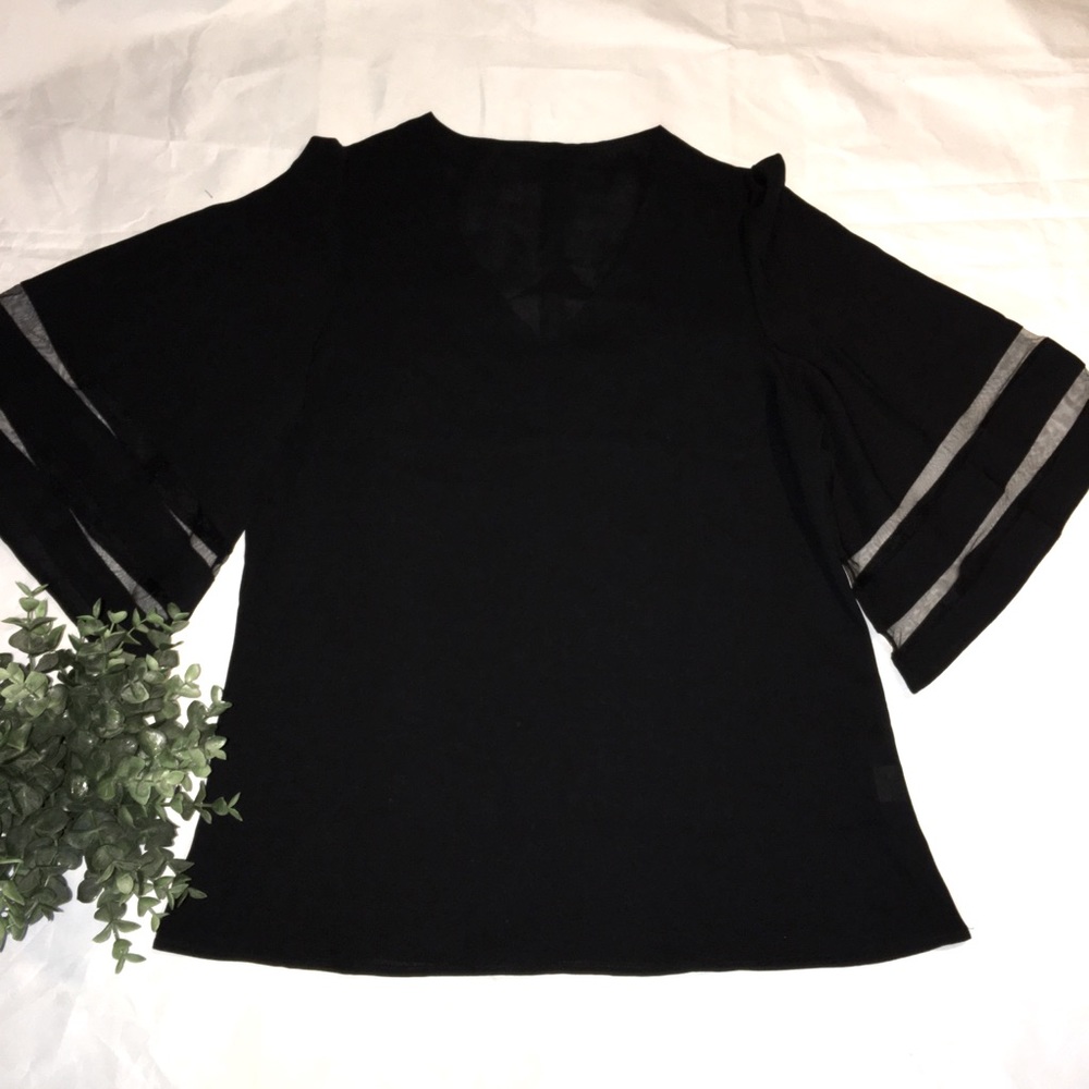 3/$15 Women’s black wide sleeves shirt